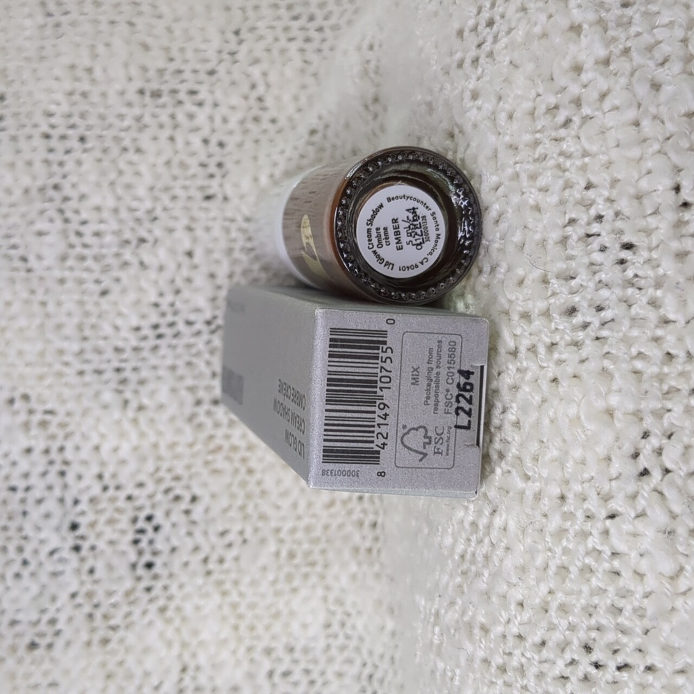 Beautycounter Lid Glow Cream Shadow in Ember, 5ml/0.17fl oz - Picture 5 of 8